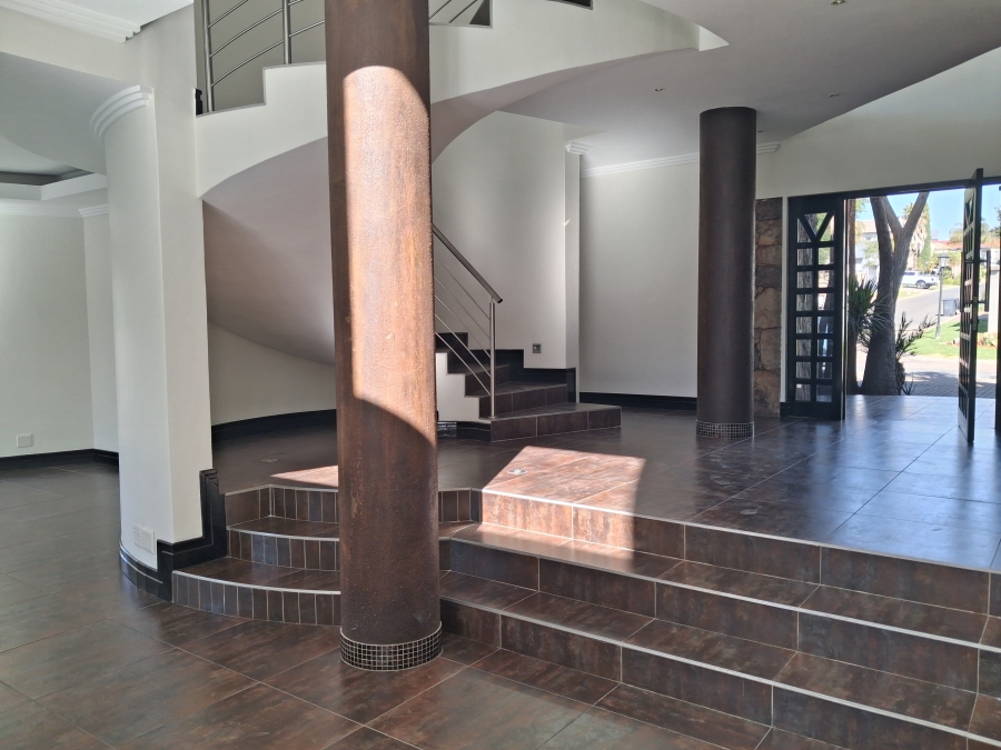 5 Bedroom Property for Sale in Greenstone Hill Gauteng