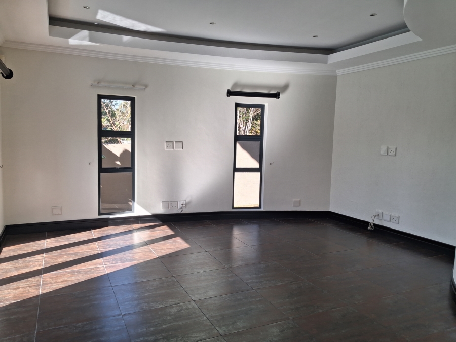 5 Bedroom Property for Sale in Greenstone Hill Gauteng
