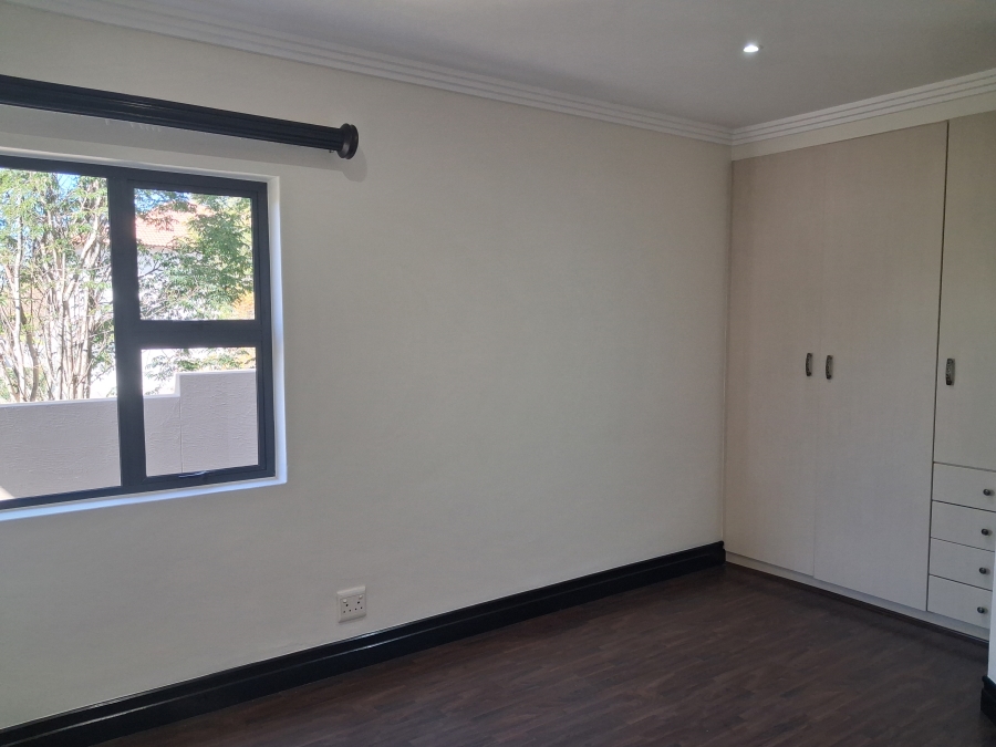 5 Bedroom Property for Sale in Greenstone Hill Gauteng