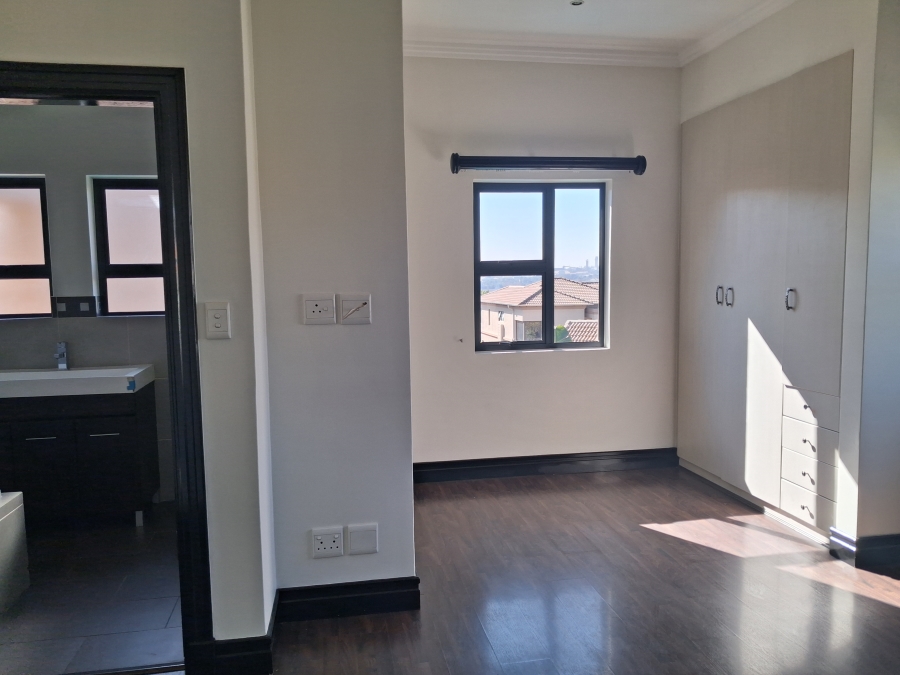 5 Bedroom Property for Sale in Greenstone Hill Gauteng