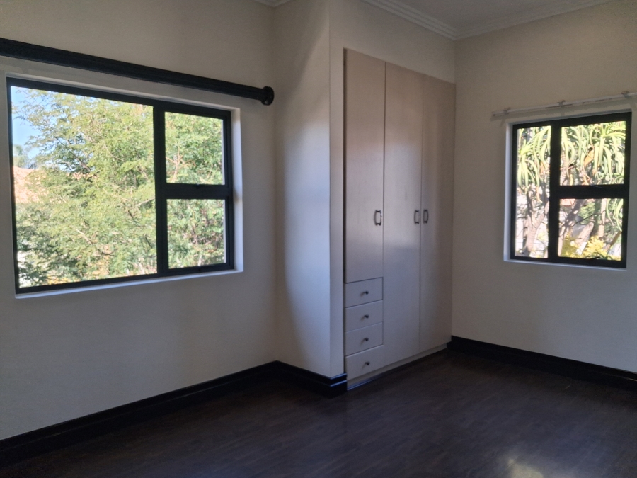 5 Bedroom Property for Sale in Greenstone Hill Gauteng