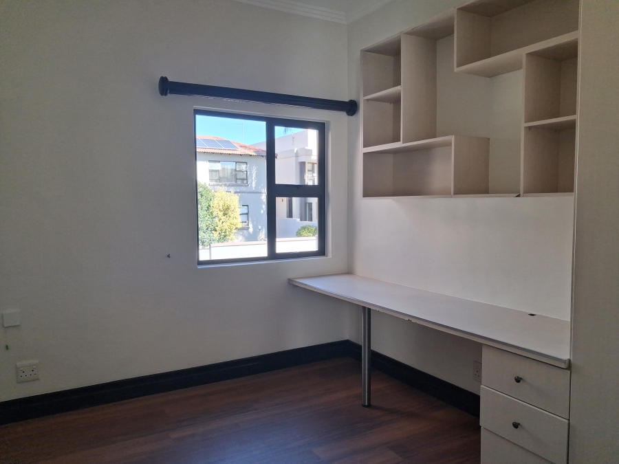 5 Bedroom Property for Sale in Greenstone Hill Gauteng