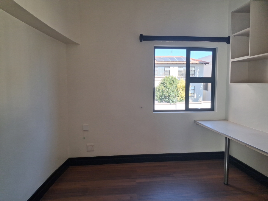 5 Bedroom Property for Sale in Greenstone Hill Gauteng