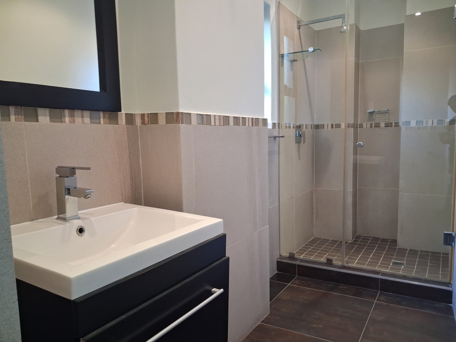 5 Bedroom Property for Sale in Greenstone Hill Gauteng