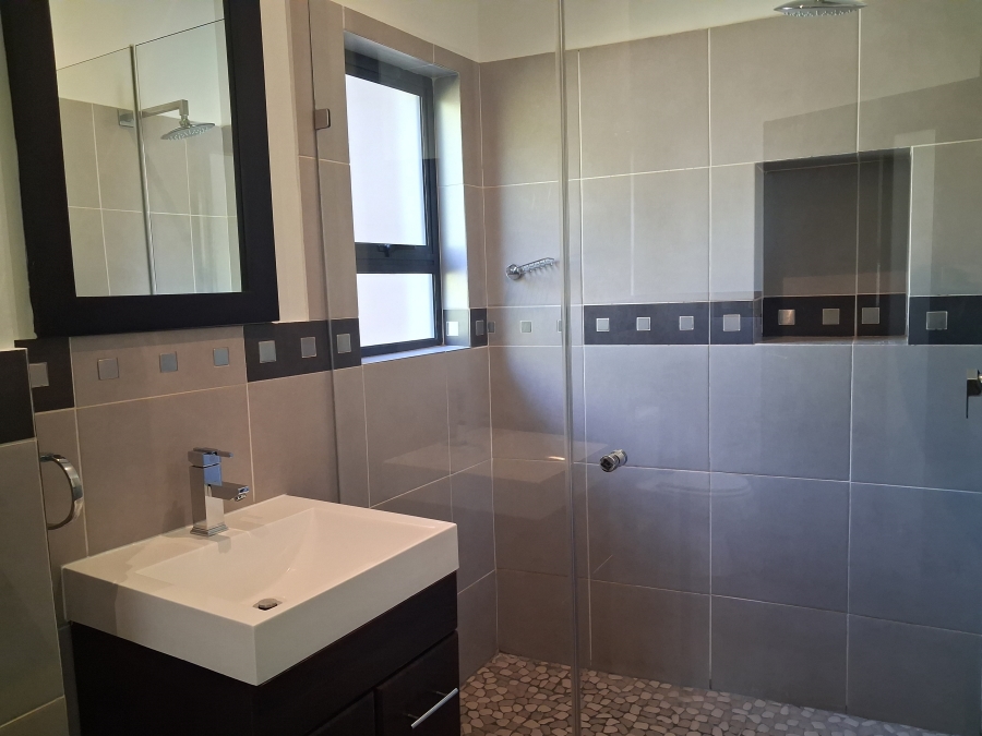 5 Bedroom Property for Sale in Greenstone Hill Gauteng