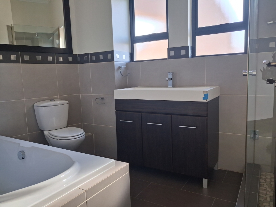 5 Bedroom Property for Sale in Greenstone Hill Gauteng