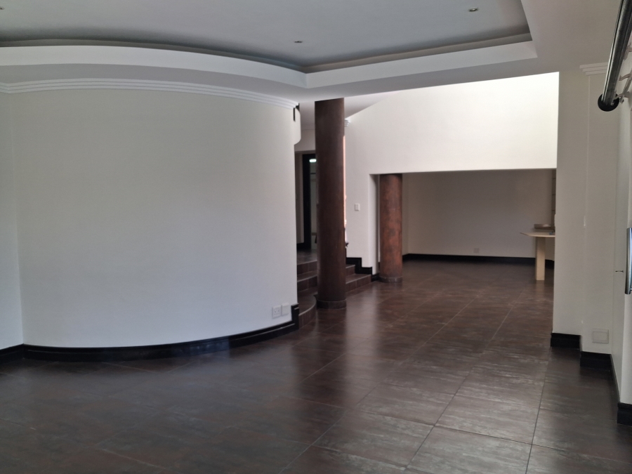 5 Bedroom Property for Sale in Greenstone Hill Gauteng