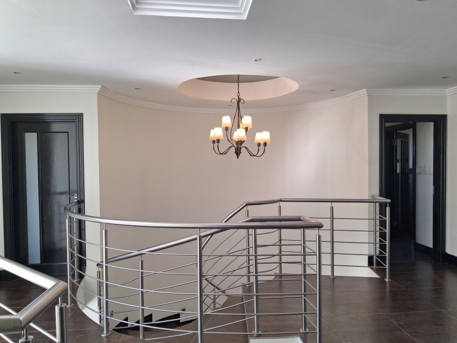 5 Bedroom Property for Sale in Greenstone Hill Gauteng