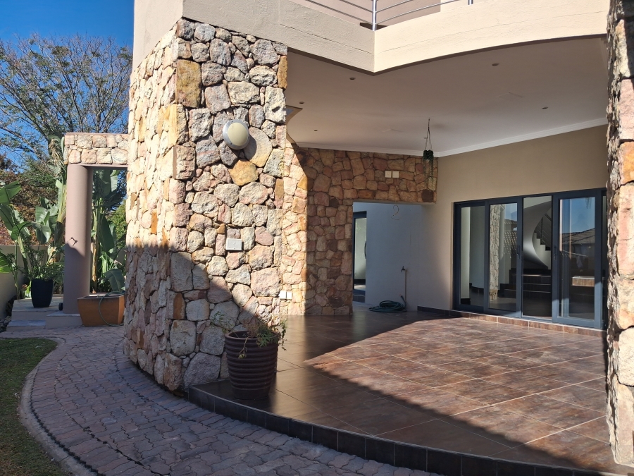 5 Bedroom Property for Sale in Greenstone Hill Gauteng