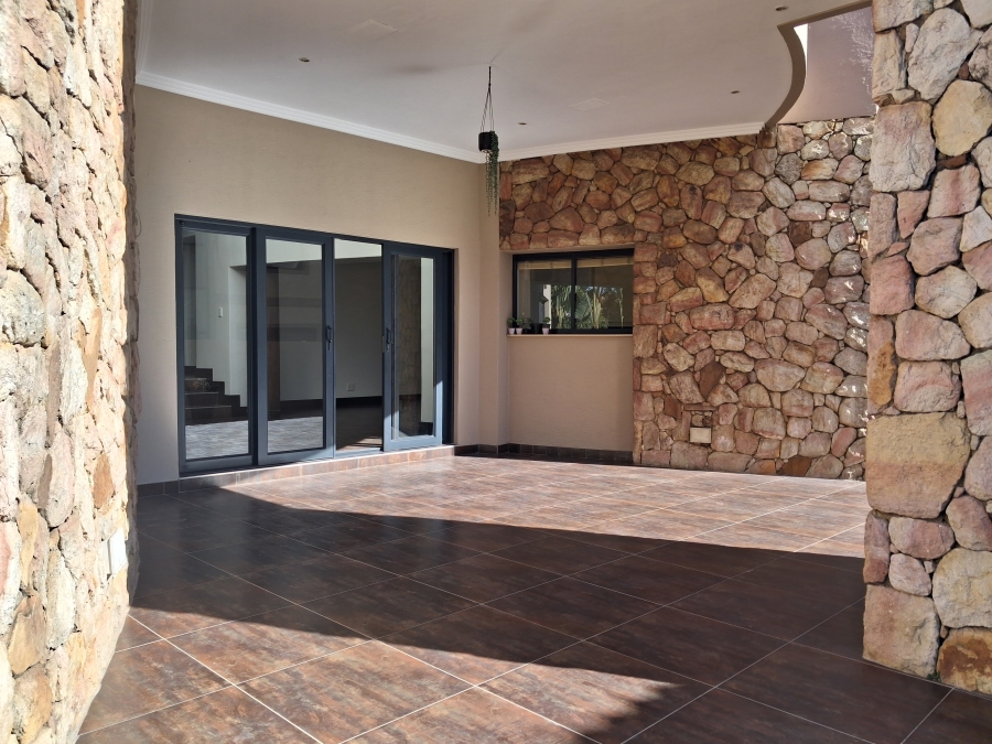 5 Bedroom Property for Sale in Greenstone Hill Gauteng