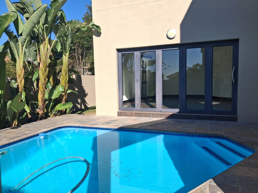 5 Bedroom Property for Sale in Greenstone Hill Gauteng