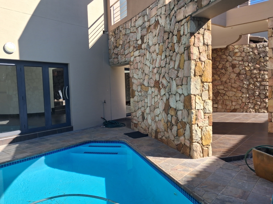 5 Bedroom Property for Sale in Greenstone Hill Gauteng