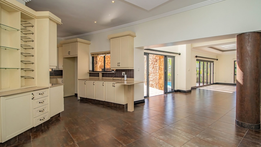 5 Bedroom Property for Sale in Greenstone Hill Gauteng
