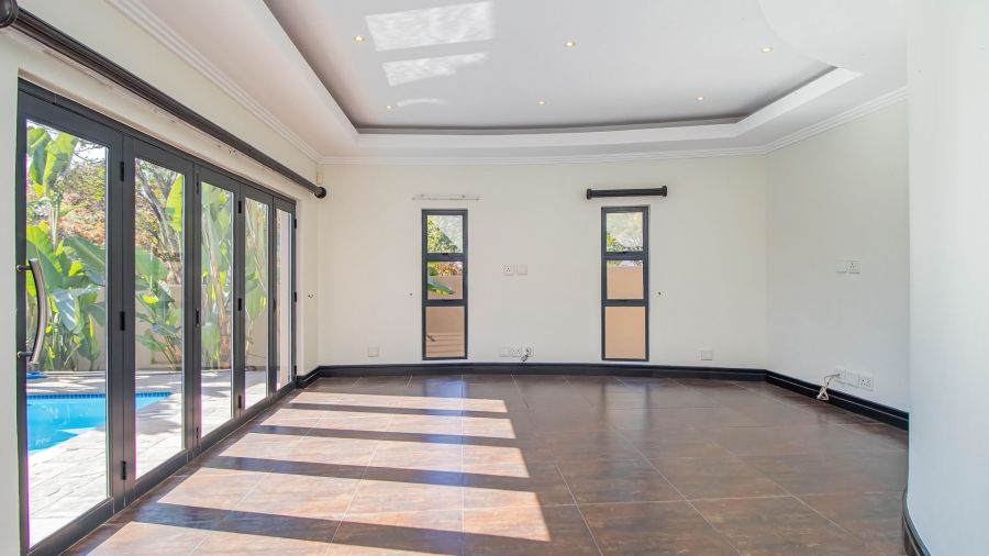 5 Bedroom Property for Sale in Greenstone Hill Gauteng
