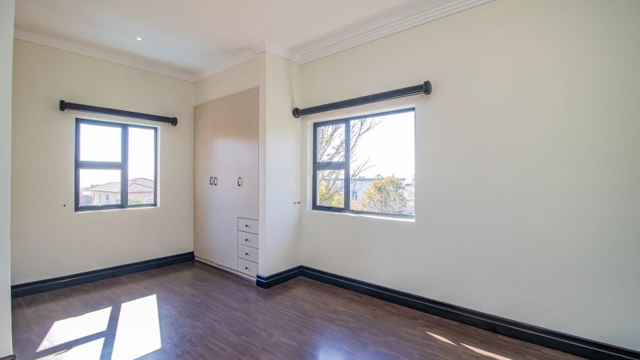 5 Bedroom Property for Sale in Greenstone Hill Gauteng