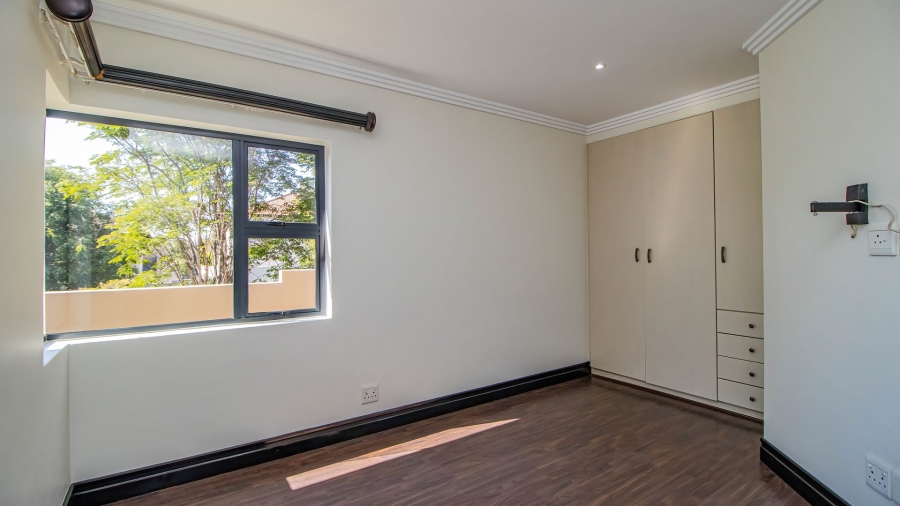 5 Bedroom Property for Sale in Greenstone Hill Gauteng