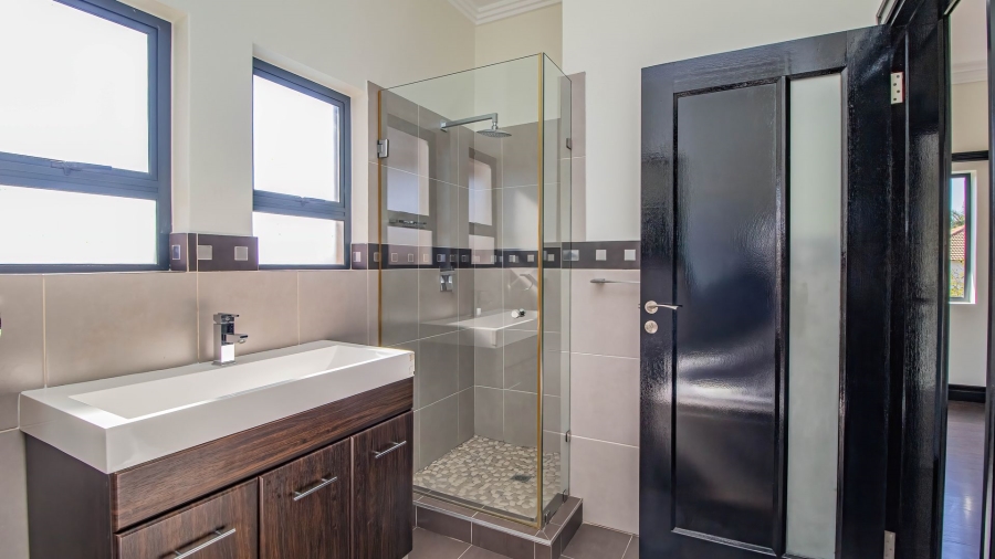 5 Bedroom Property for Sale in Greenstone Hill Gauteng