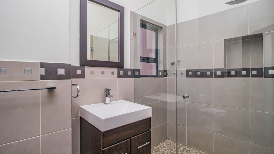5 Bedroom Property for Sale in Greenstone Hill Gauteng