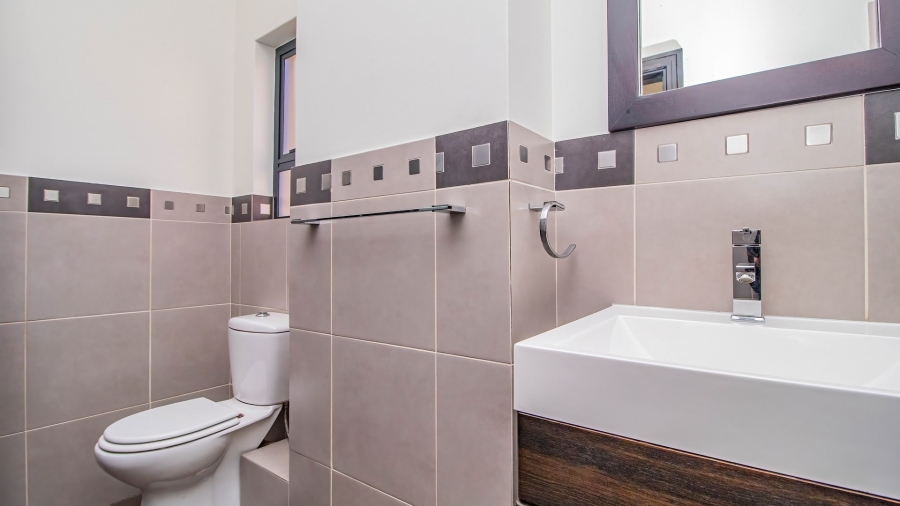 5 Bedroom Property for Sale in Greenstone Hill Gauteng
