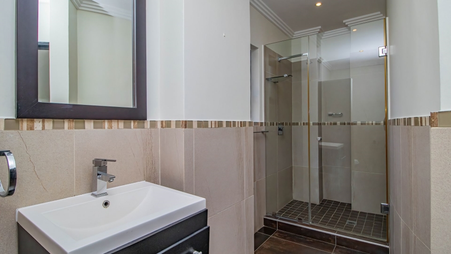 5 Bedroom Property for Sale in Greenstone Hill Gauteng