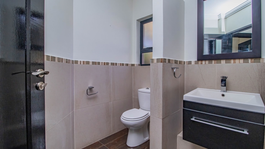 5 Bedroom Property for Sale in Greenstone Hill Gauteng