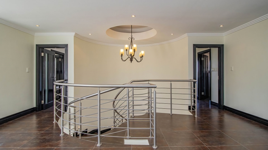 5 Bedroom Property for Sale in Greenstone Hill Gauteng
