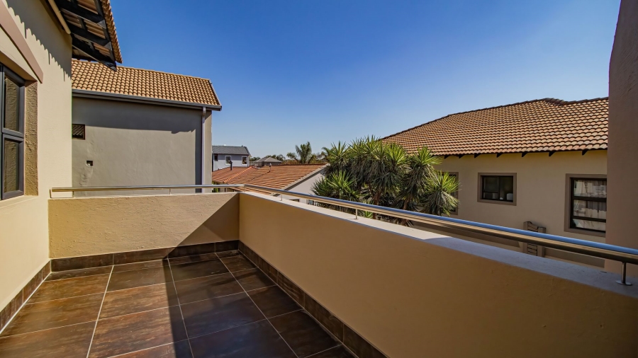 5 Bedroom Property for Sale in Greenstone Hill Gauteng