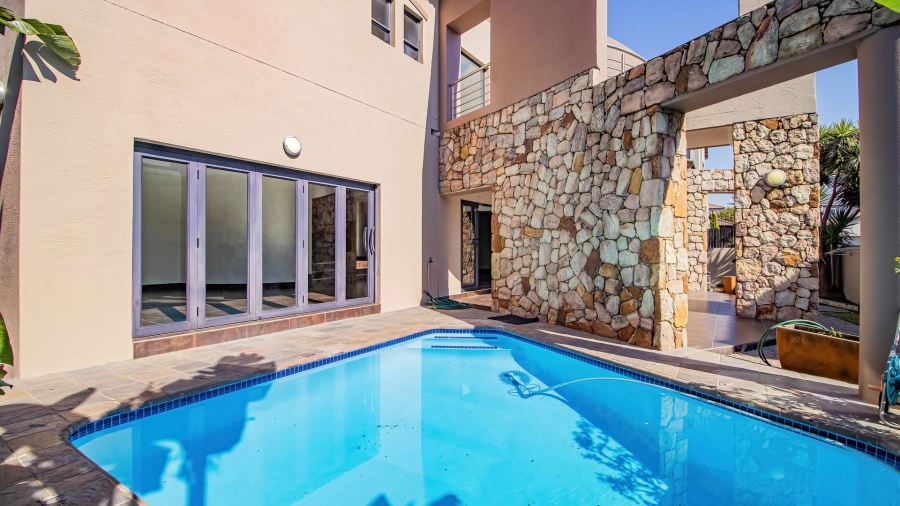 5 Bedroom Property for Sale in Greenstone Hill Gauteng
