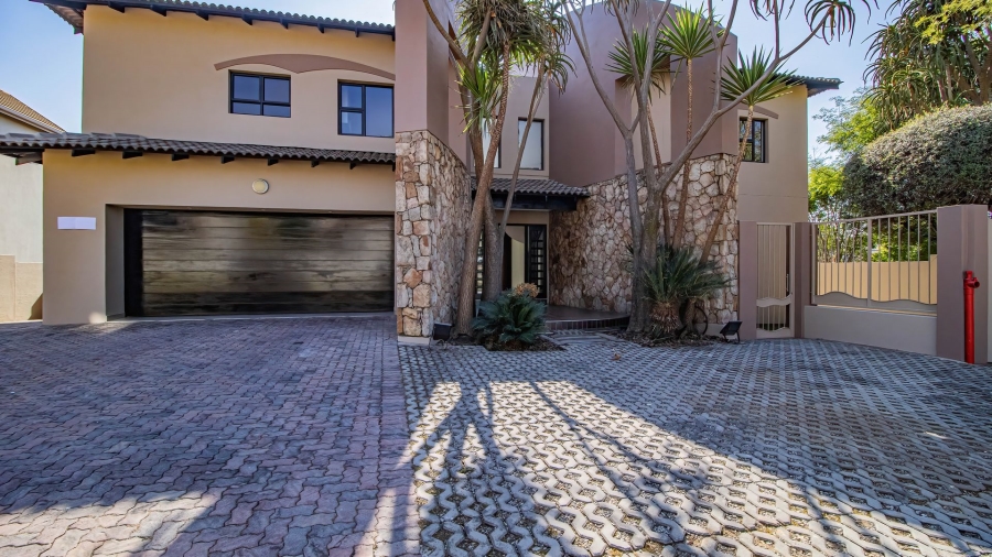 5 Bedroom Property for Sale in Greenstone Hill Gauteng