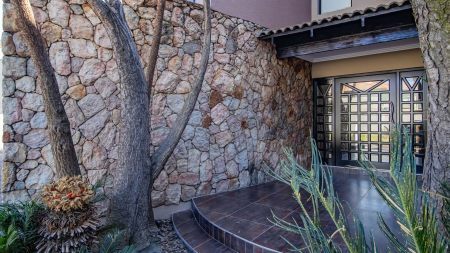 5 Bedroom Property for Sale in Greenstone Hill Gauteng