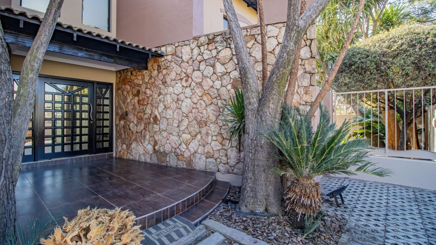 5 Bedroom Property for Sale in Greenstone Hill Gauteng