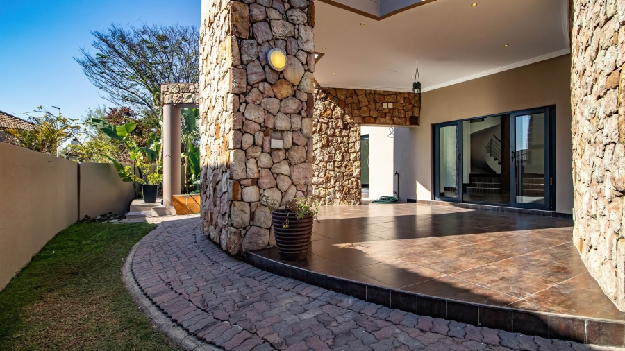 5 Bedroom Property for Sale in Greenstone Hill Gauteng