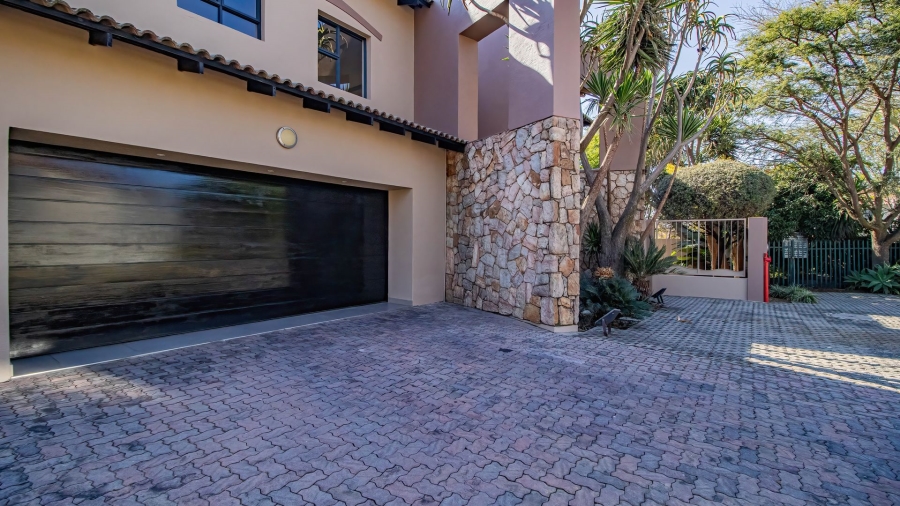 5 Bedroom Property for Sale in Greenstone Hill Gauteng