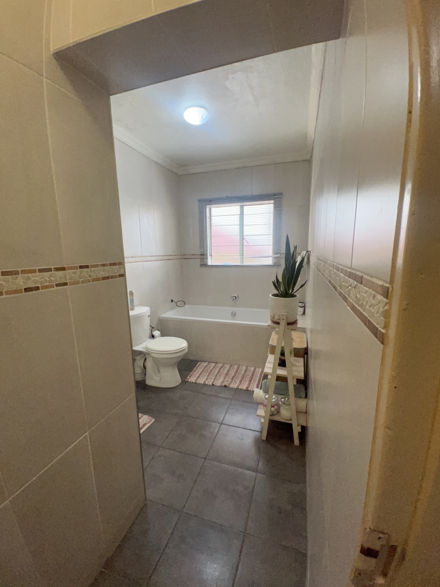 3 Bedroom Property for Sale in Weltevreden Gauteng