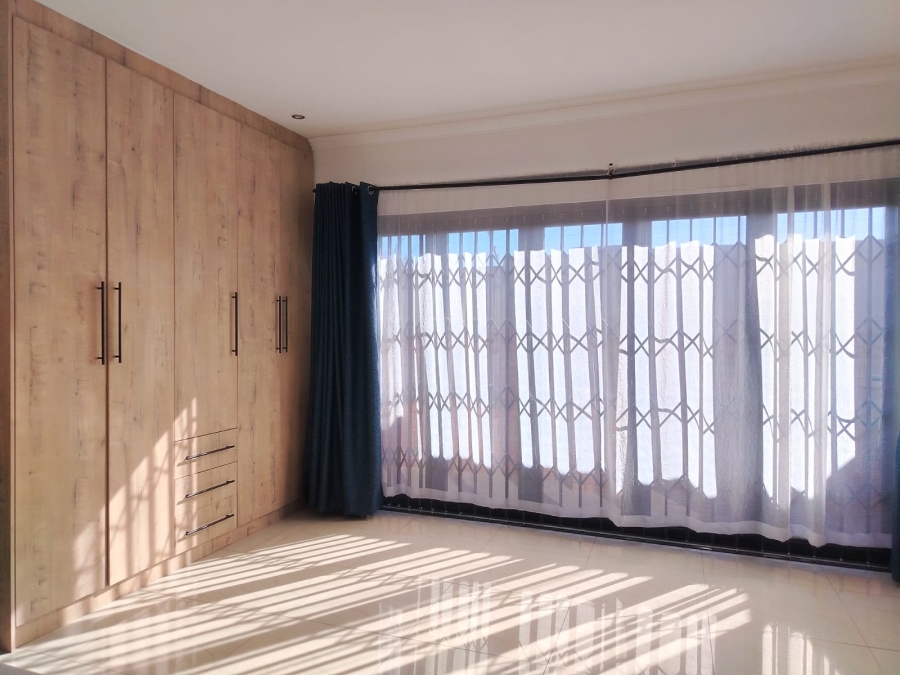 3 Bedroom Property for Sale in Denneoord Gauteng