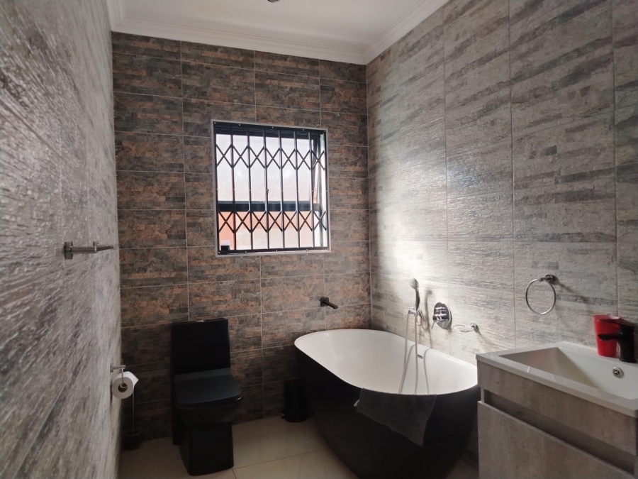 3 Bedroom Property for Sale in Denneoord Gauteng