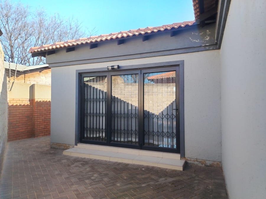3 Bedroom Property for Sale in Denneoord Gauteng
