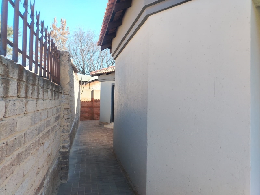 3 Bedroom Property for Sale in Denneoord Gauteng
