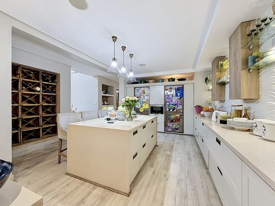 5 Bedroom Property for Sale in Silver Lakes Golf Estate Gauteng