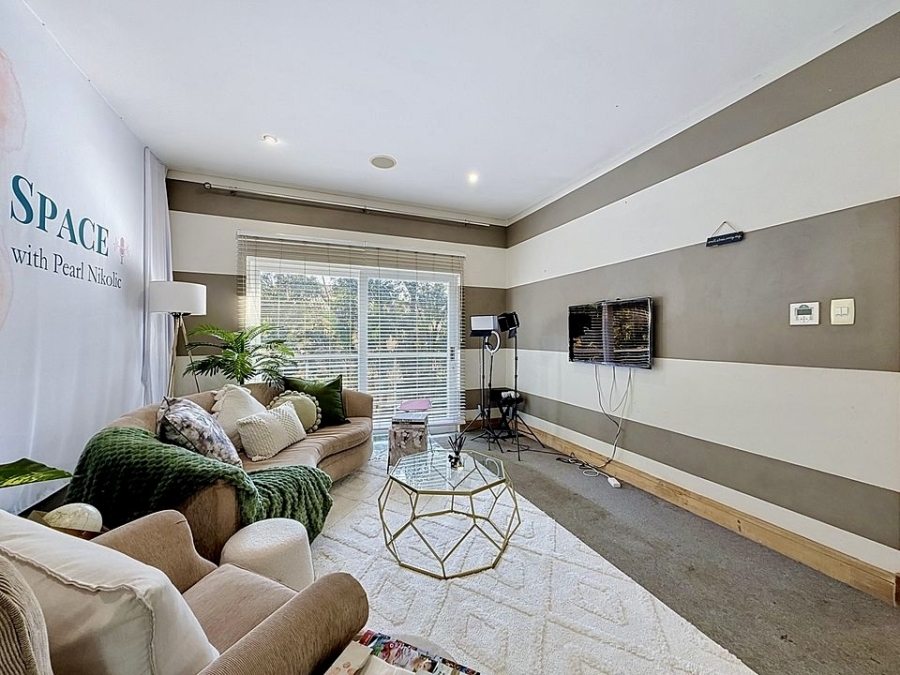 5 Bedroom Property for Sale in Silver Lakes Golf Estate Gauteng