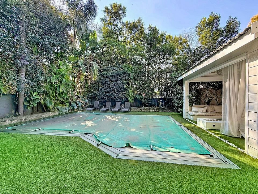5 Bedroom Property for Sale in Silver Lakes Golf Estate Gauteng