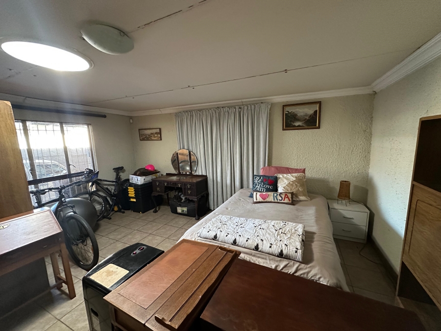 To Let 1 Bedroom Property for Rent in Waverley Gauteng