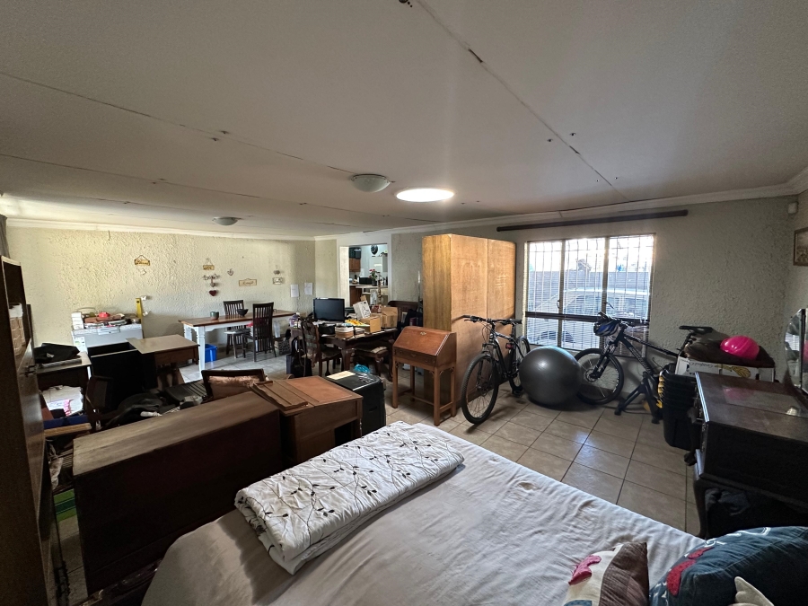 To Let 1 Bedroom Property for Rent in Waverley Gauteng