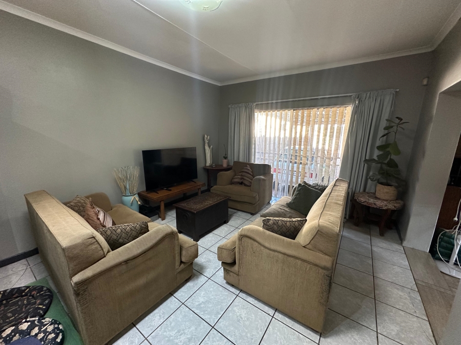 To Let 1 Bedroom Property for Rent in Waverley Gauteng