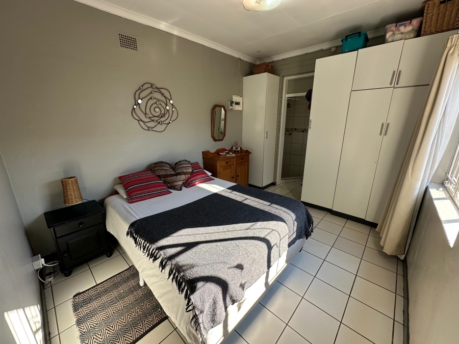 To Let 1 Bedroom Property for Rent in Waverley Gauteng