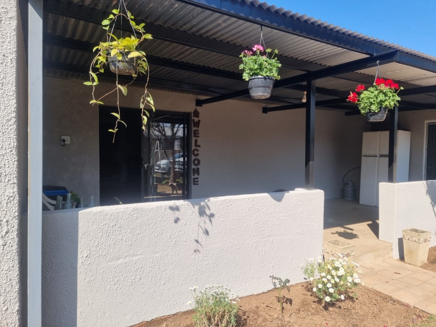 To Let 1 Bedroom Property for Rent in Waverley Gauteng