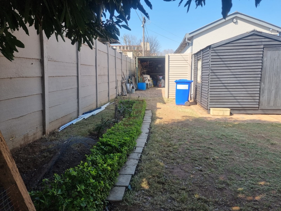 To Let 1 Bedroom Property for Rent in Waverley Gauteng