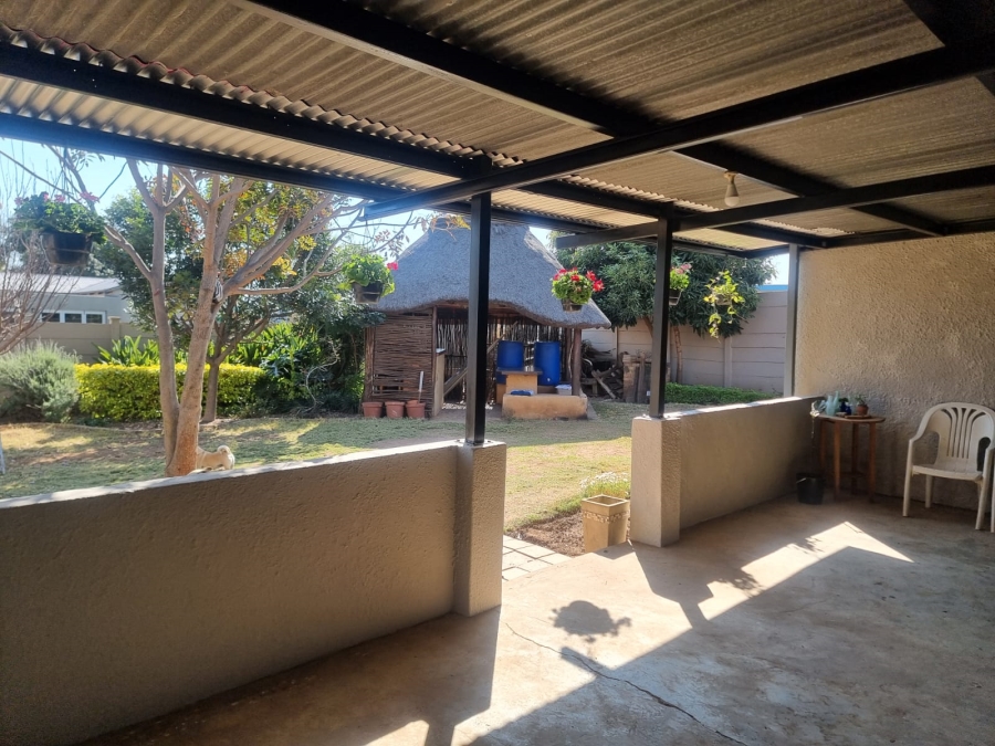 To Let 1 Bedroom Property for Rent in Waverley Gauteng