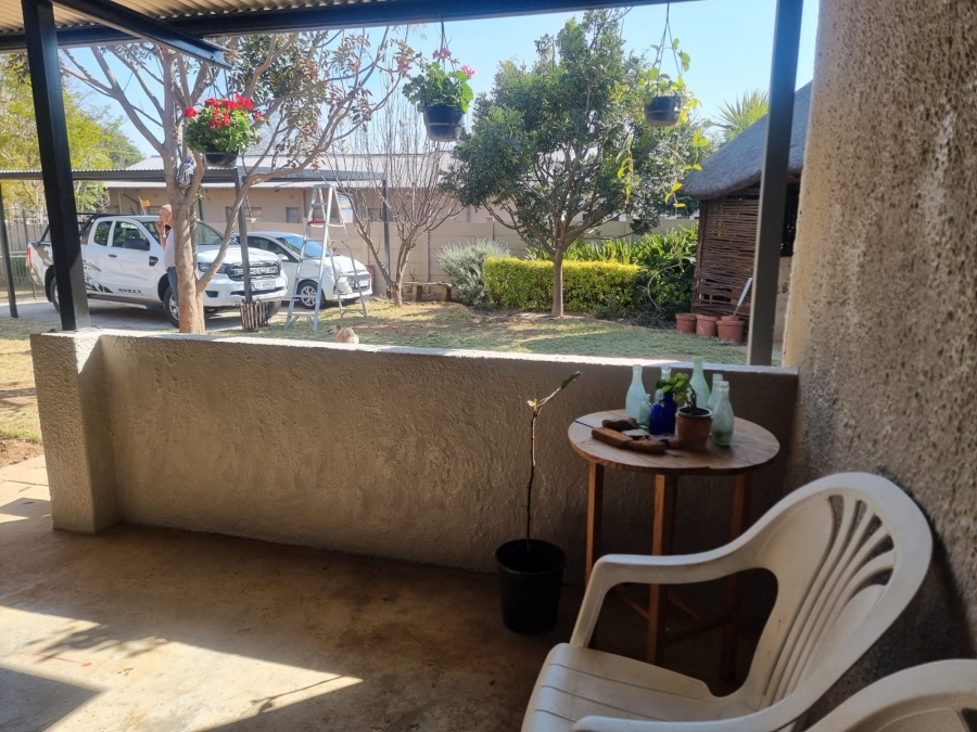 To Let 1 Bedroom Property for Rent in Waverley Gauteng