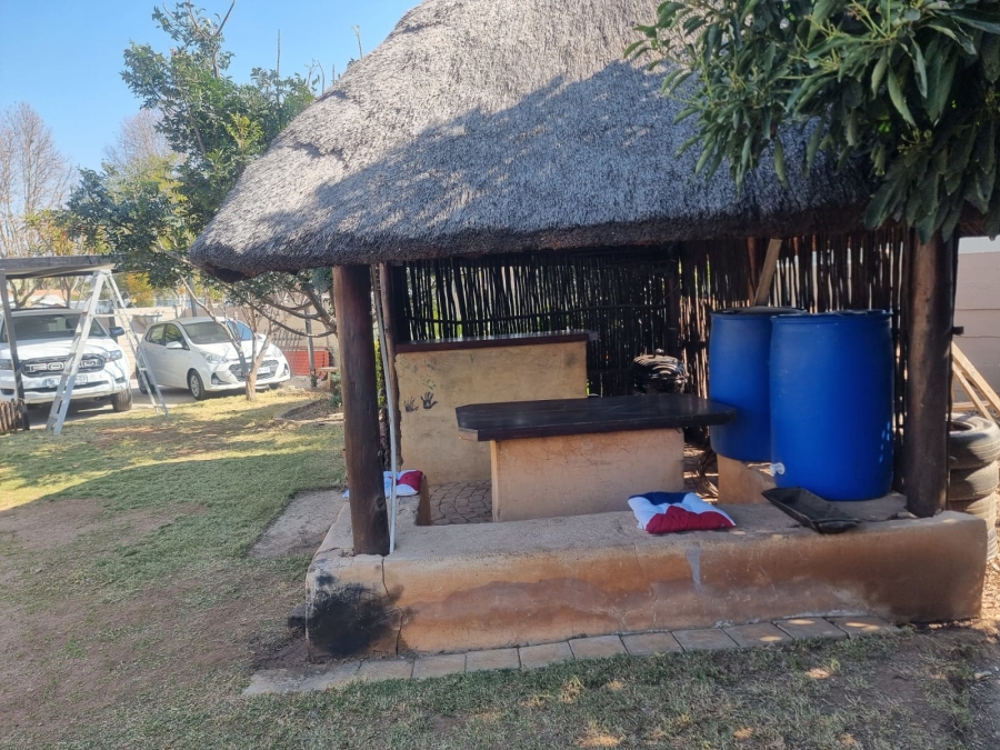 To Let 1 Bedroom Property for Rent in Waverley Gauteng